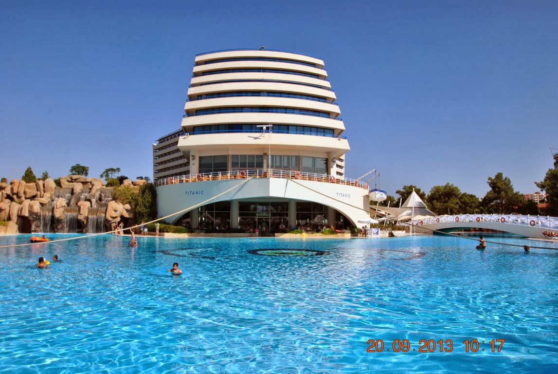 imagini hotel TITANIC LARA